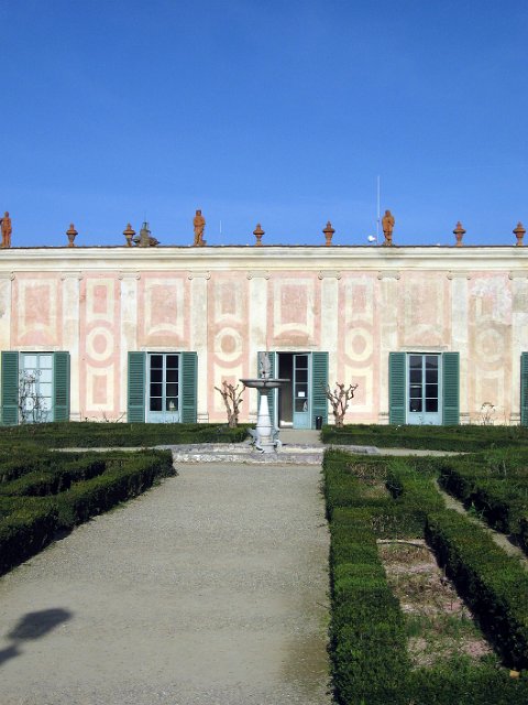Boboli Gardens-31.JPG - "The Lemon House" was intended to house rare and interesting citrus plants and today it still houses a collection started by the Medici.